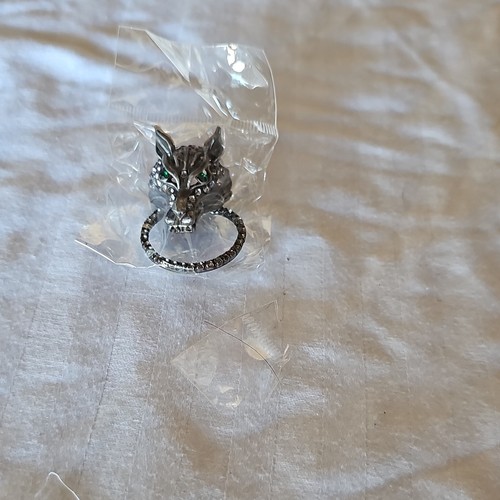 Silver tone wolf - head, band